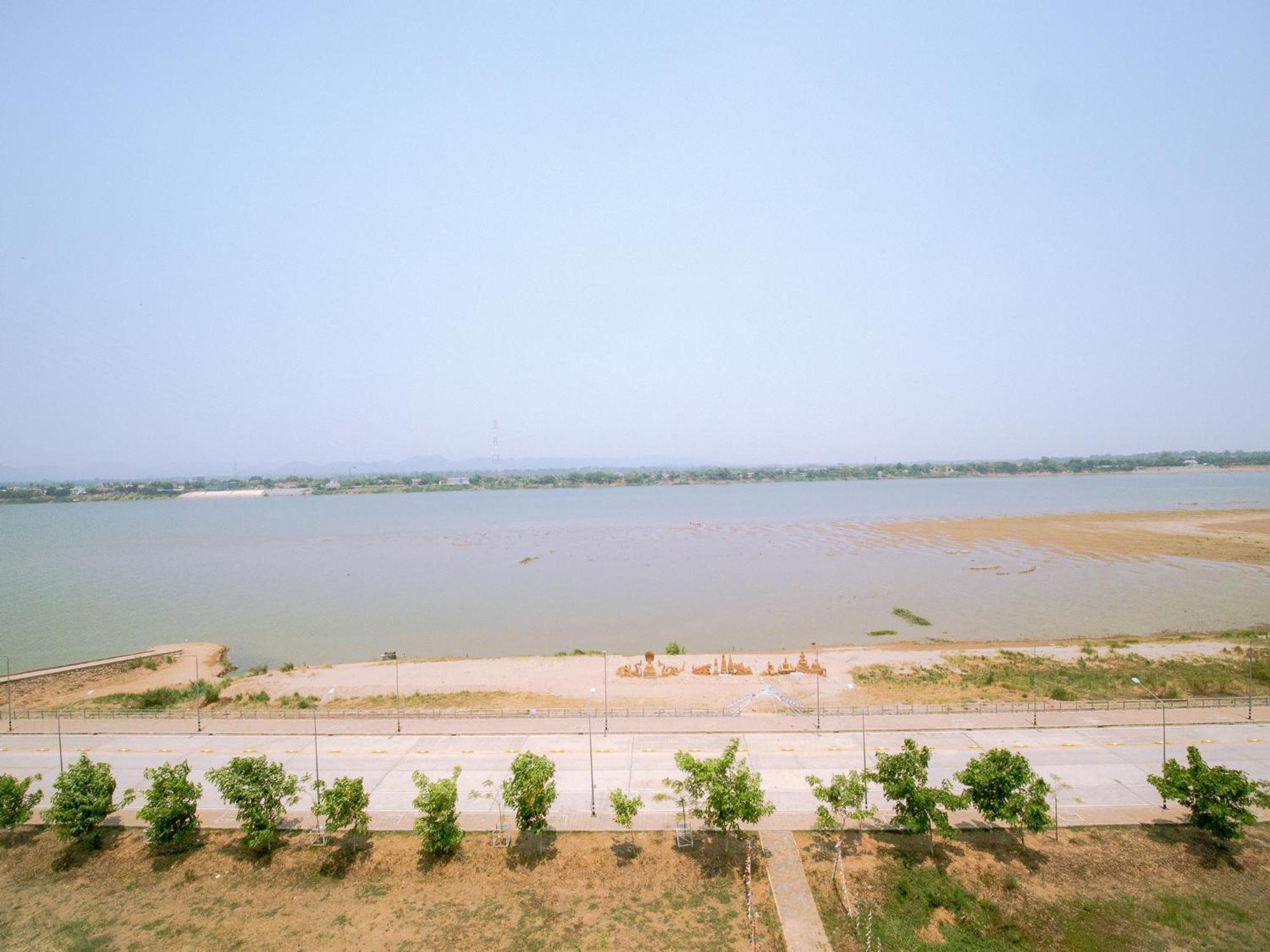 Fortune River View Hotel Nakhon Phanom Exterior foto